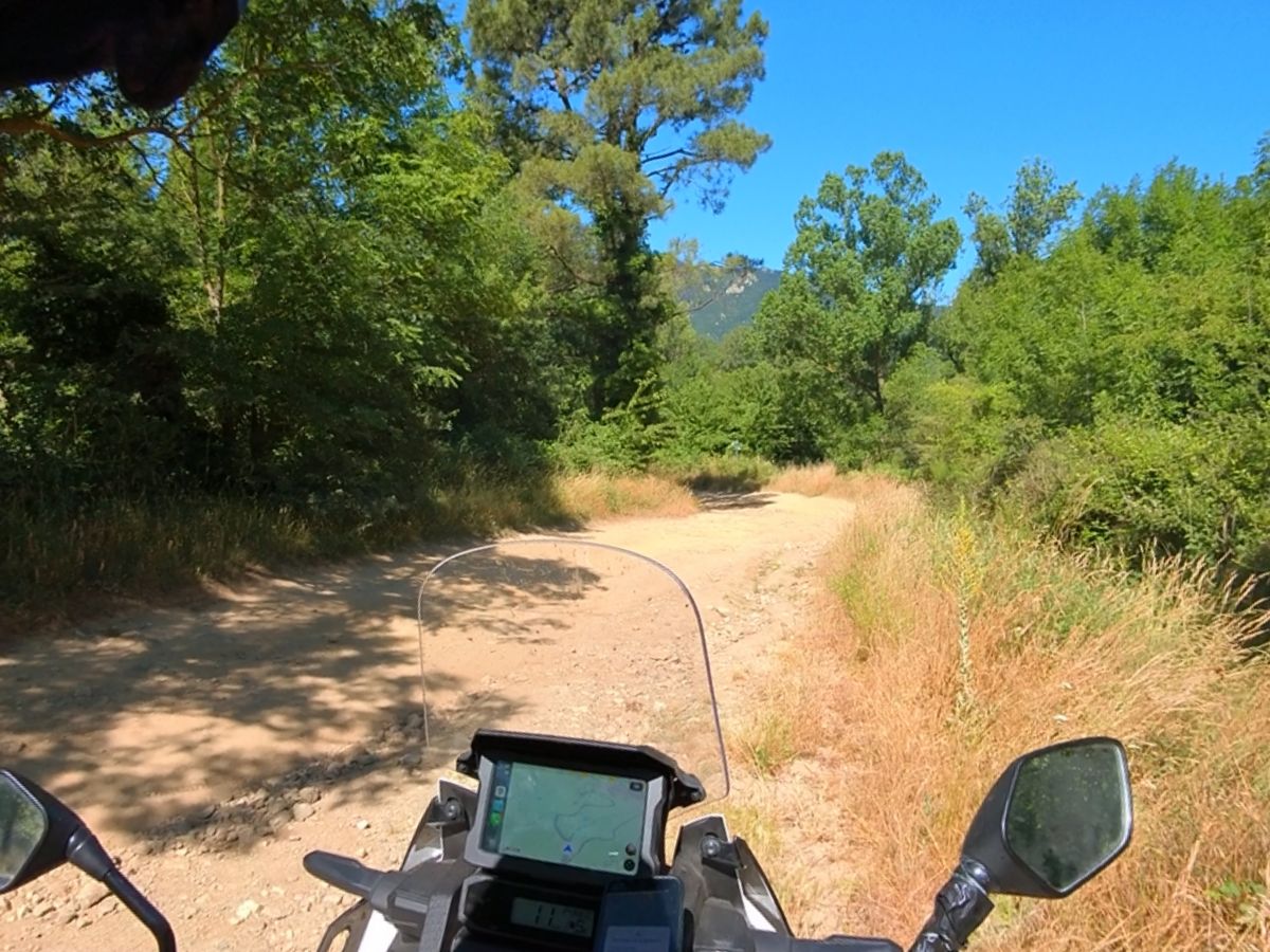 04-über eine Piste hinüber nach F